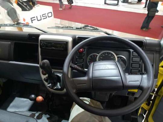 Komparasi Mitsubishi Canter VS Isuzu NMR 71,Siapa Truk Pengangkut Cabe Yang Terbaik ?