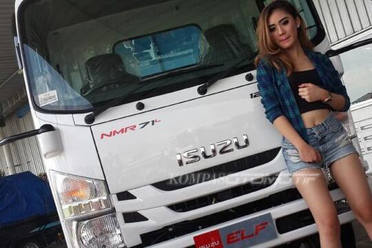 Komparasi Mitsubishi Canter VS Isuzu NMR 71,Siapa Truk Pengangkut Cabe Yang Terbaik ?