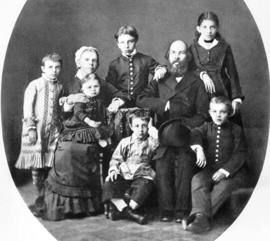 Vladimir Ilyich Ulyanov (Lenin), Revolusioner Bolshevik Pendiri Uni Soviet