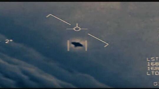 Pesawat Alien yang Melintas di Dekat Kapsul SpaceX Tertangkap Kamera, Benarkah?