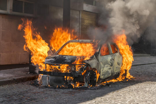 Cegah Mobil Terbakar dengan Tips – tips Berikut Gan!