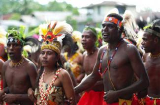 Inilah Pakaian Adat Yang Digunakan Untuk Menikah Orang Papua