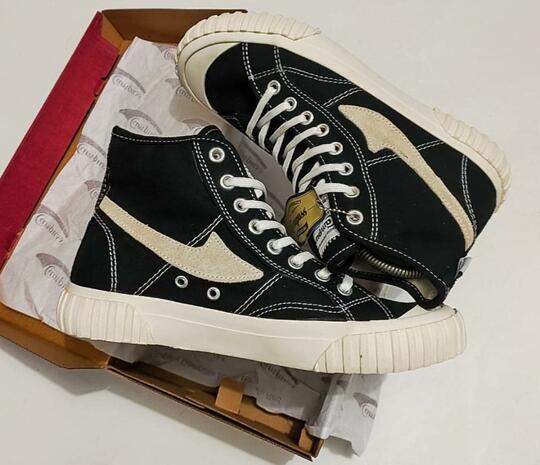 Sepatu Lokal Parodi Solusi Untuk Orang Kebelet Gaul?
