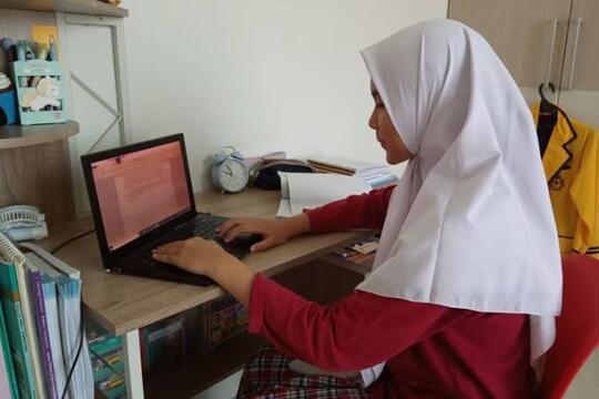 Dilema Dunia Pendidikan Sekolah Di Rumah, Belajar Dari Rumah Apakah Efektif?