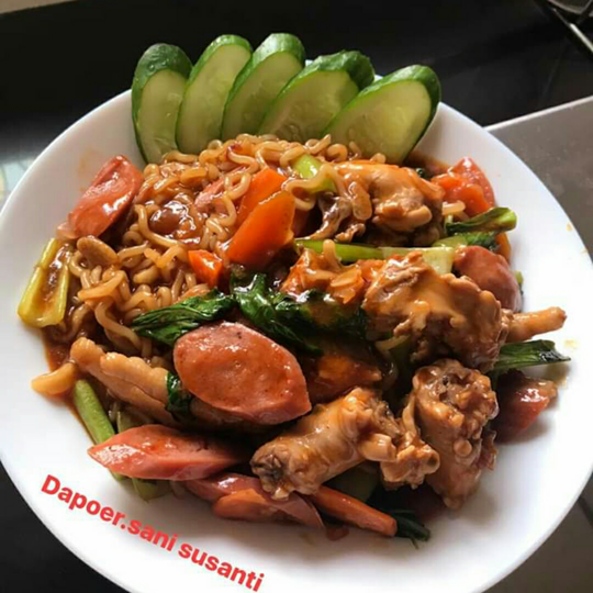 Kesebelasan Kreasi Mie Instan, Unik Tapi Enak!