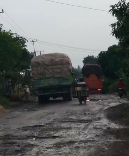 Jalan rusak, Makin Parah, Dan Makin Tertinggal Potret Kabupaten Tertua Di Lampung