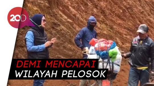 Keren! Bupati Luwu Utara Kirim Bantuan Untuk Warganya Dengan Sepeda Motor