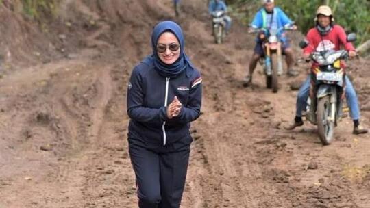 Keren! Bupati Luwu Utara Kirim Bantuan Untuk Warganya Dengan Sepeda Motor