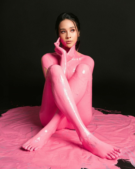 Gila Sih, Anya Geraldine Diguyur Cairan Pink Tambah Aduhai..