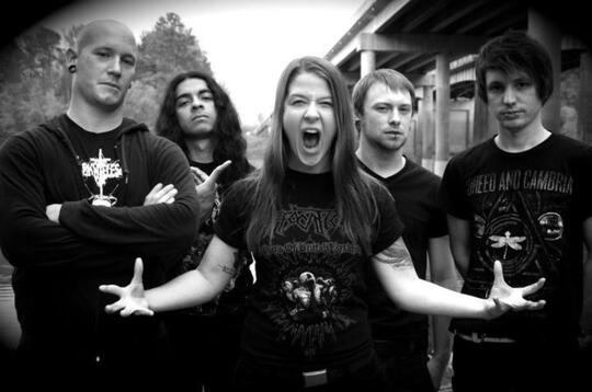 Deretan Vokalis Cewek Band Metal Dengan Suara Yang Menggelegar