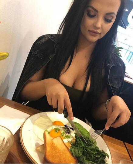 Yuk Intip Potret Renee Gracie, Pembalap Cantik Yang Alih Profesi Jadi Bintang Porno !