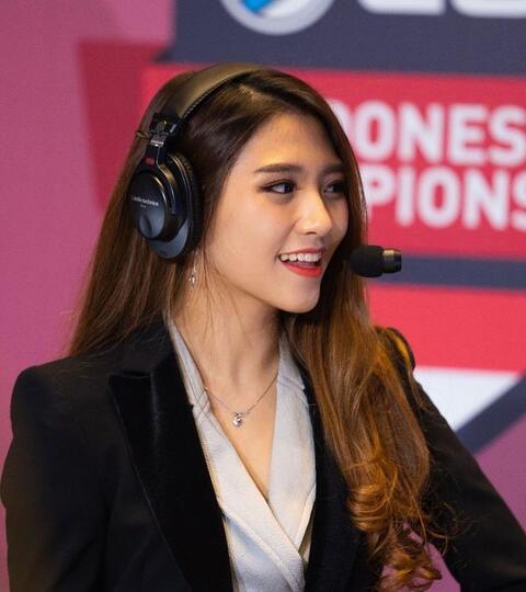 Salah Satu Caster Esport Tercantik di Indonesia. Siapa dia?