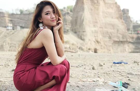 Salah Satu Caster Esport Tercantik di Indonesia. Siapa dia?