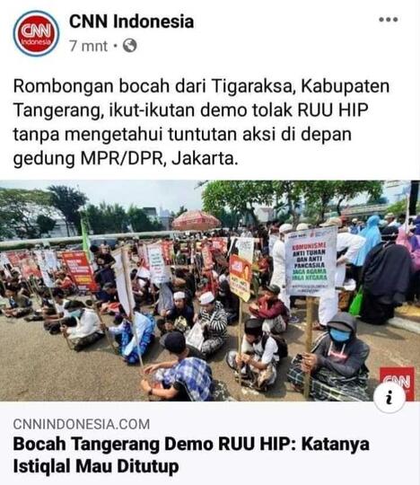 Teriak Turun Jokowi, Massa Aksi di Depan Gedung DPR Bakar Bendera PKI