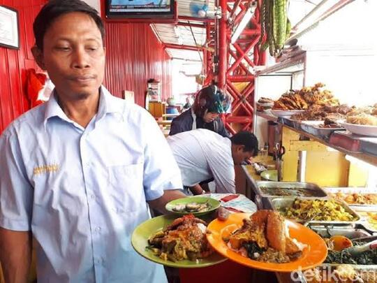 Pilih Mana Gan! Rumah Makan Padang Atau Warteg?