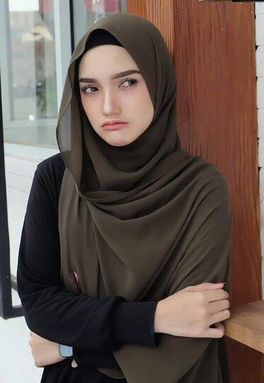 Belajar Peka, Gans! Kenali Tanda Wanita Sedang Cemburu Lewat Bahasa Tubuhnya