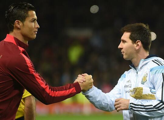 Beruntung! Para Pemain Ini Pernah Bermain Bersama Lionel Messi, dan Cristiano Ronaldo
