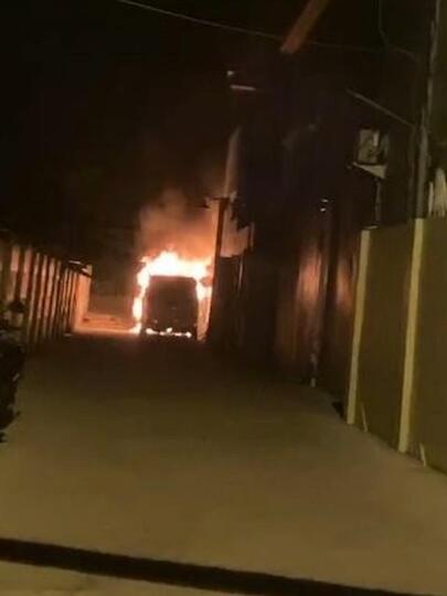 Mobil Alphard Pedangdut Cantik Via Valen Dibakar Orang Tak Dikenal, Iri Bilang Dong !