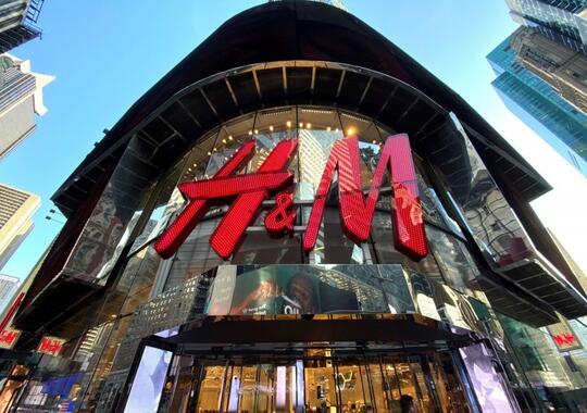 H&M Akan Tutup 170 Toko Secara Permanen!? H&M Indonesia termasuk Ga Ya?