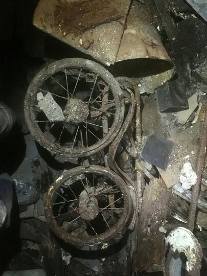 Pria Ini Temukan "TEROWONGAN KUNO" Di Rumahnya Saat Bosan Karantina Gan !