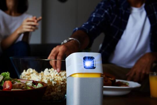 Review Mini Projector BenQ GV1