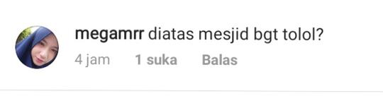 Heboh Video Orang Bagi-bagi Mie Instan dari Atas Masjid! Netizen: Gak Ada Cara Lain?