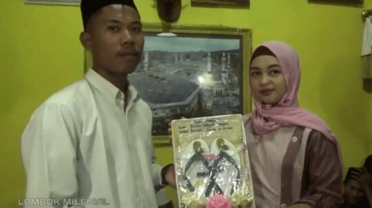 Menang Besar! Pria Ini Nikahi Gadis Cantik 20 Tahun Lebih Muda Bermahar Sandal Jepit