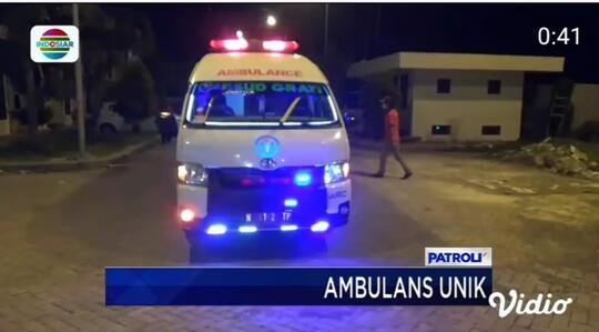 Aneh dan Unik Mobil Ambulans Mbois Mirip Bar, Jauh Dari Kesan Horor! Mau Coba Naik?