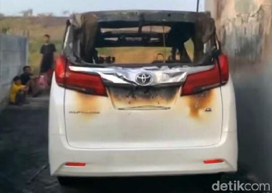 Review Toyota Alphard 2018, Mobil MPV Mewah Milik Via Vallen yang Habis Terbakar