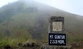 Misteri Pendaki Hilang Di Gunung Guntur, Ditemukan Telanjang.
