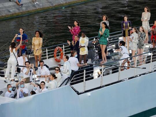 Paris Haute Couture Fashion Week Tetap Digelar Meski Pandemi Belum Berakhir!