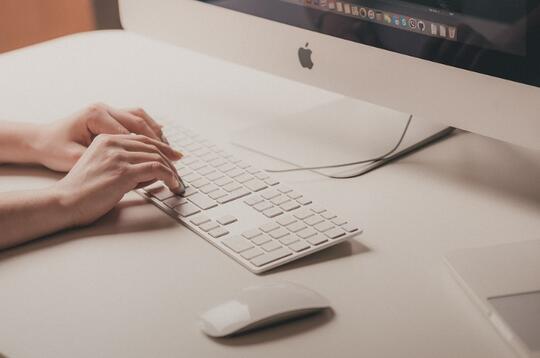 Apple Bikin Keyboard dari Kaca?