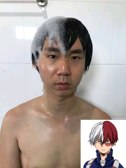 Ada-ada Aja! Cowok Satu Ini Mandi Sambil Nge-Cosplay