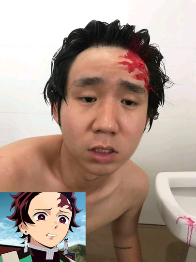 Ada-ada Aja! Cowok Satu Ini Mandi Sambil Nge-Cosplay