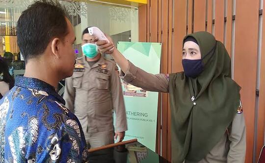 Bukan Di Dahi, Mengukur Suhu Paling Akurat Ternyata Di Dubur Gan..