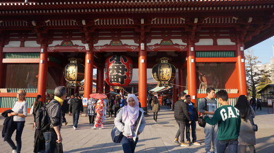 Nyamannya, Main di Istana Kaisar Zaman Edo dan Taman Imperial Park