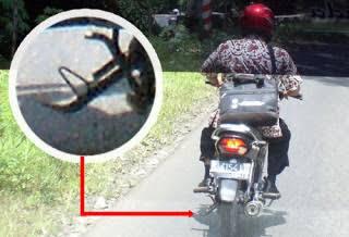 Ente Sering Parkir Pakai Standar Samping? Ini Resikonya