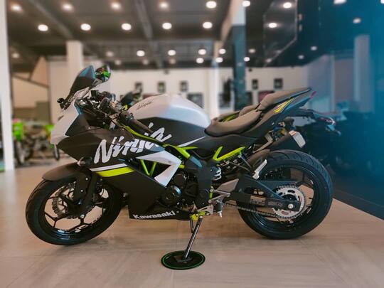 Showroom Dealer Resmi Cash Kredit Motor Kawasaki Melayani Jabodetabekser Ready Stock