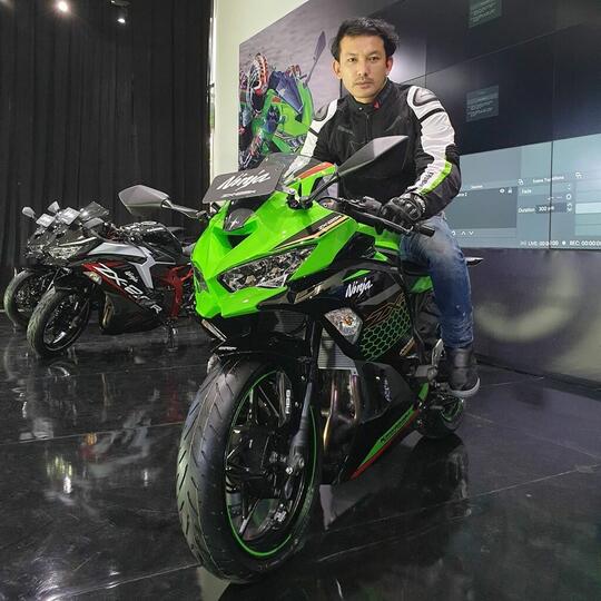 Showroom Dealer Resmi Cash Kredit Motor Kawasaki Melayani Jabodetabekser Ready Stock