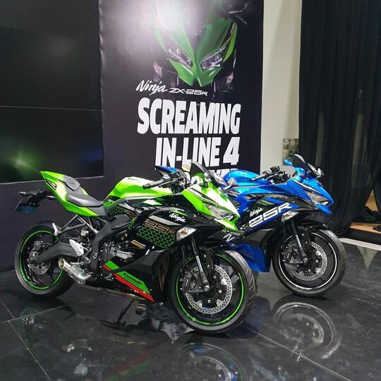 Showroom Dealer Resmi Cash Kredit Motor Kawasaki Melayani Jabodetabekser Ready Stock
