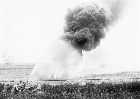 Mengerikannya Si Monster Api 'FLAMETHROWER' Senjata Ajaib Di Perang Dunia 1