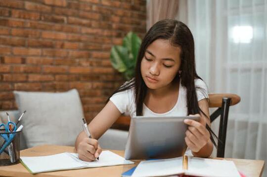 Para Siswa Belajar Daring, Orang Tua Banyak yang Pusing