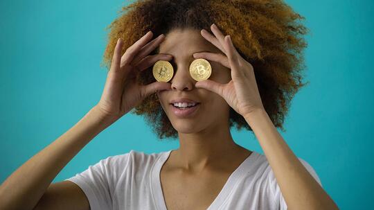 Bitcoin vs. Saham: Mana Bentuk Investasi yang Lebih Menguntungkan?