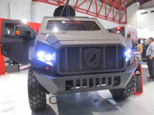 Ketika Mobil Ford F 550 Dirubah Menjadi Kendaraan Militer, Seperti Inilah Hasilnya
