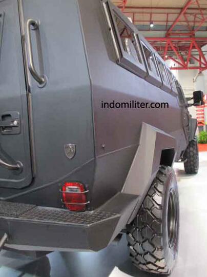 Ketika Mobil Ford F 550 Dirubah Menjadi Kendaraan Militer, Seperti Inilah Hasilnya