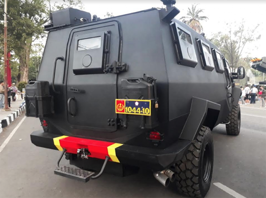 Ketika Mobil Ford F 550 Dirubah Menjadi Kendaraan Militer, Seperti Inilah Hasilnya