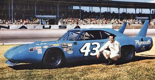 Plymouth Superbird: Mobil Legendaris Nascar, Wujud Asli 'The King' Dari Film Cars