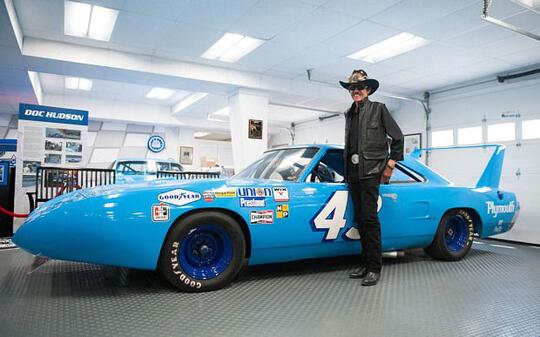 Plymouth Superbird: Mobil Legendaris Nascar, Wujud Asli 'The King' Dari Film Cars
