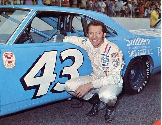 Plymouth Superbird: Mobil Legendaris Nascar, Wujud Asli 'The King' Dari Film Cars