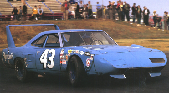 Plymouth Superbird: Mobil Legendaris Nascar, Wujud Asli 'The King' Dari Film Cars